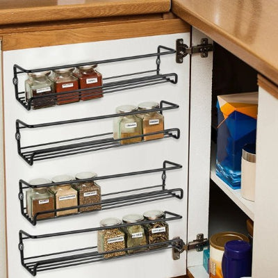 etagere a epices accrochés sur porte-d'armoire