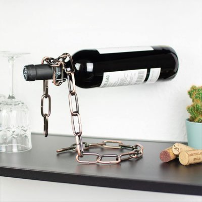 porte bouteille vin devant mur de cuisine