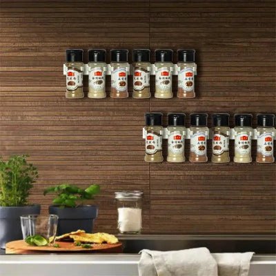 porte épice fixé sur mur en bois