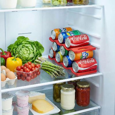 range bouteilles rouges dans frigo avec cannettes