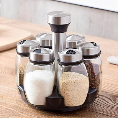 range epice sur comptoir en bois