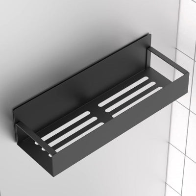 une etagere a epice vide collé au frigo
